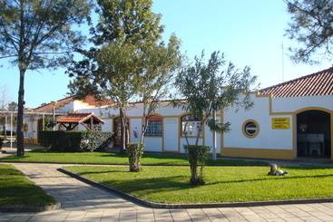 هتل Parque De Campismo Orbitur Montargil