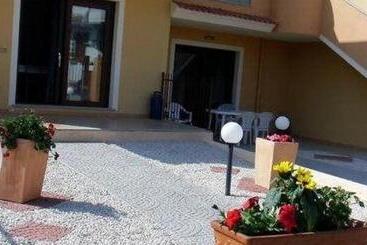 호텔 Residence Il Giglio Near The Sea