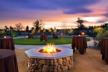 Sheraton Redding Hotel At The Sundial Bridge