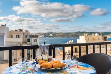 Seashells Apartments With Terrace, Just Off The Seafront In Bugibba By Getawaysmalta