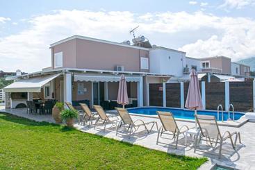 آپارتمانهای توریستها Villa Campos