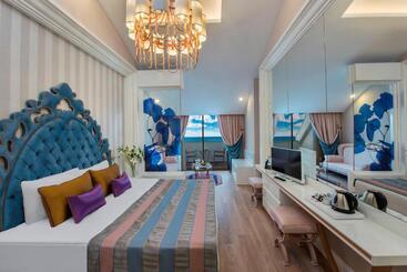 Delphin Be Grand Resort