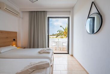 هتل Anthia Apartments