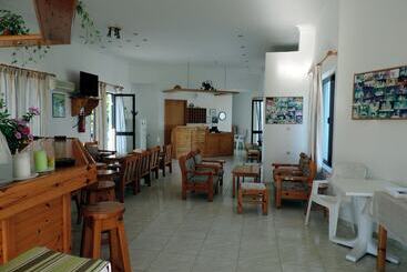 هتل Anthia Apartments