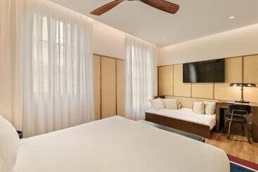هتل H10 Madison 4* Sup