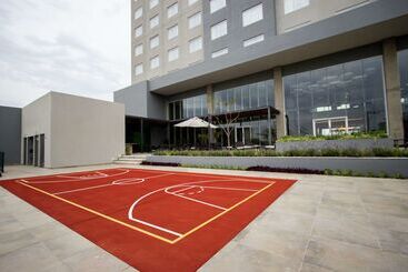 هتل Fiesta Inn Suites Aeropuerto Del Bajío