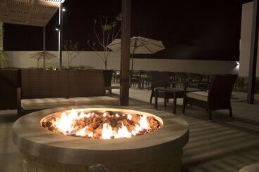 هتل Fiesta Inn Suites Aeropuerto Del Bajío