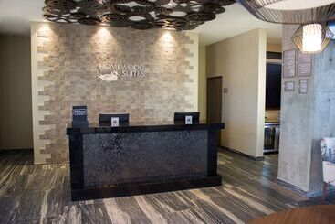 هتل Fiesta Inn Suites Aeropuerto Del Bajío