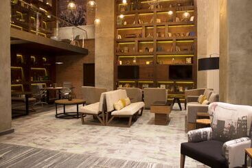 هتل Fiesta Inn Suites Aeropuerto Del Bajío
