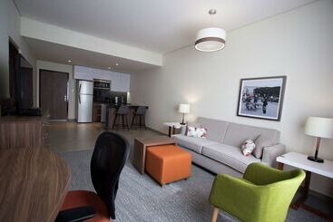 هتل Fiesta Inn Suites Aeropuerto Del Bajío