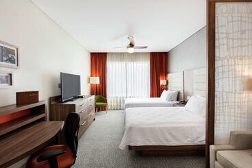 هتل Fiesta Inn Suites Aeropuerto Del Bajío