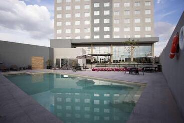 هتل Fiesta Inn Suites Aeropuerto Del Bajío