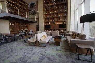 هتل Fiesta Inn Suites Aeropuerto Del Bajío