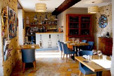 هتل Logis  Auberge De L Abbaye