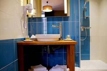 هتل Logis  Auberge De L Abbaye