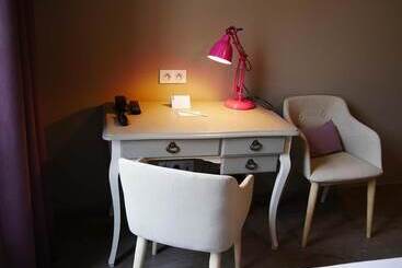 هتل Logis  Auberge De L Abbaye