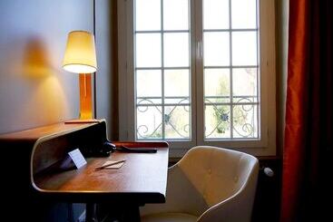 هتل Logis  Auberge De L Abbaye