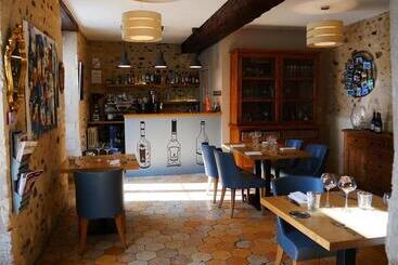 هتل Logis  Auberge De L Abbaye