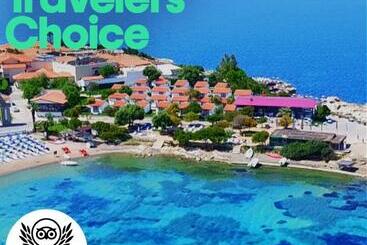 Maya Bistro Hotel & Beach