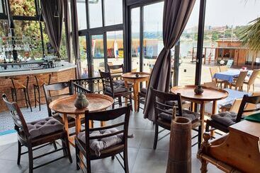 Maya Bistro Hotel & Beach