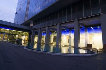 هتل Platinum One Suites