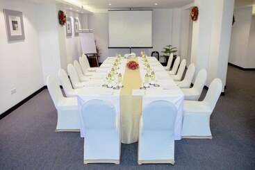 هتل Platinum One Suites