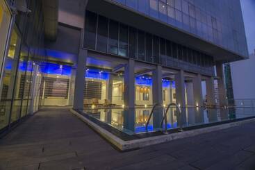 هتل Platinum One Suites