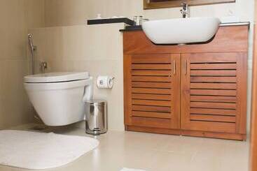 هتل Platinum One Suites