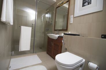 هتل Platinum One Suites