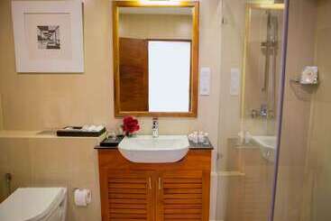 هتل Platinum One Suites