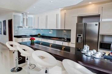 هتل Platinum One Suites