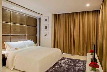 هتل Platinum One Suites