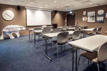 هتل Scandic Helsinki Airport