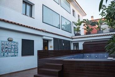 Beatrix 2000 - Caliu Apartments