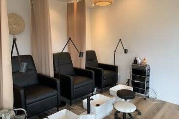 هتل Auberge Shores Inn &