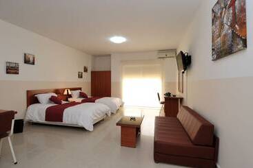 هتل Byblos Guest House