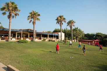 هتل Fournia Village