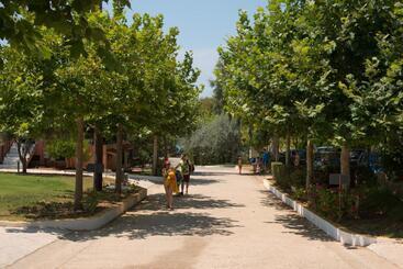 هتل Fournia Village