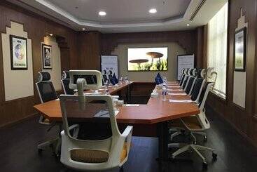 هتل Golden Tulip Headington