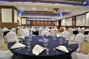 هتل Golden Tulip Headington