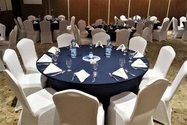 هتل Golden Tulip Headington