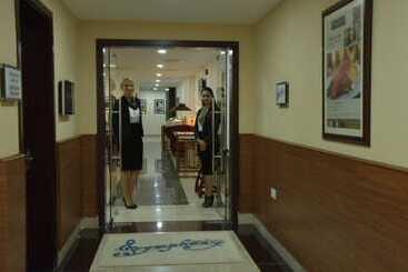 هتل Golden Tulip Headington