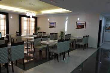 هتل Golden Tulip Headington