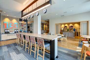 هتل Hampton Inn & Suites Boston/waltham