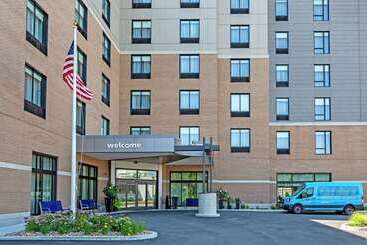 هتل Hampton Inn & Suites Boston/waltham