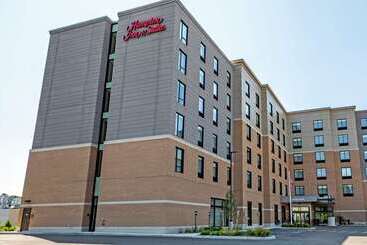 هتل Hampton Inn & Suites Boston/waltham