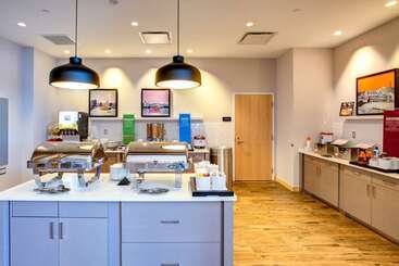 هتل Hampton Inn & Suites Boston/waltham