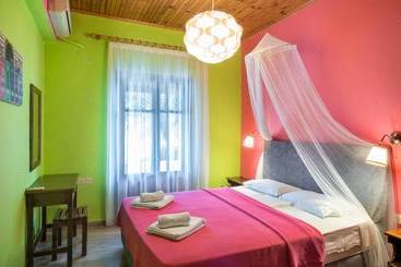هتل Helena Apartments & Villas