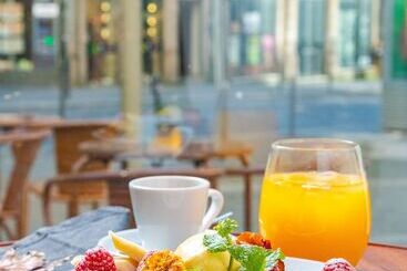 هتل Pestana Porto A Brasileira, City Center & Heritage Building