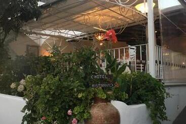ホテル Ristorante O Palmo Inn